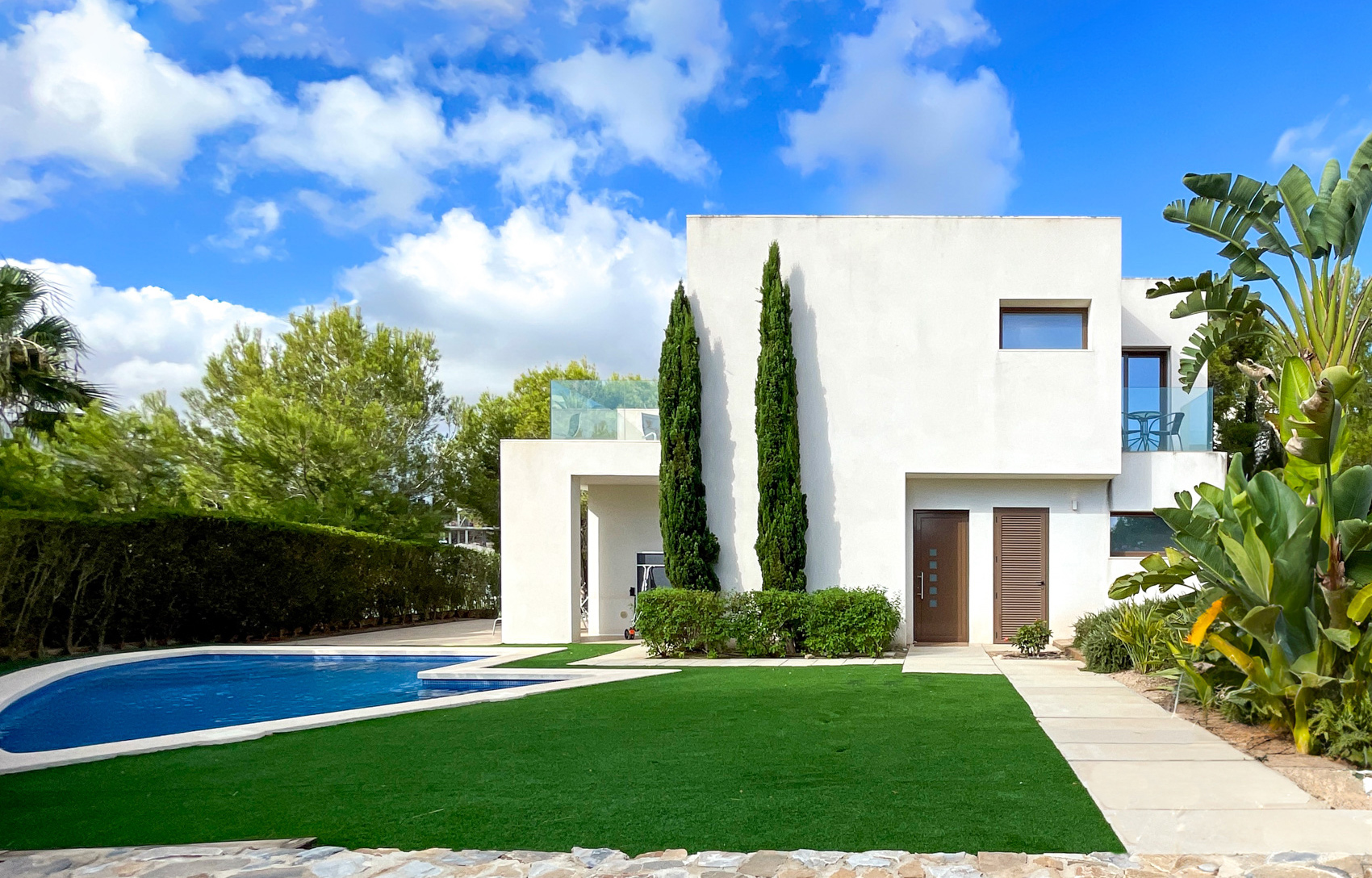 Modern villa with large swimmingpool